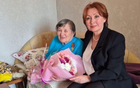 Юбилейные медали к 80-летию Победы вручили труженицам тыла в Усть-Каменогорске