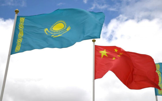 Впервые колонна рефрижераторов из Китая за сутки доставит в Алматы свежие фрукты и овощи