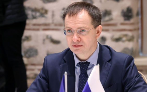 Для делегации РФ переговоры — продолжение мирного процесса, прерванного в 2022 — Мединский