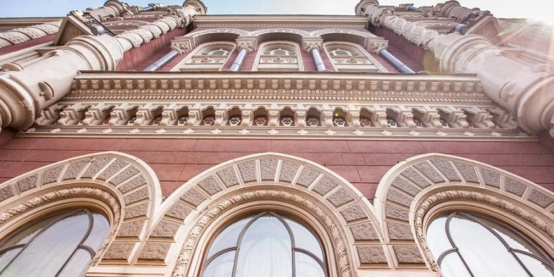 Нацбанк повністю скасував обмеження на продаж готівкової валюти