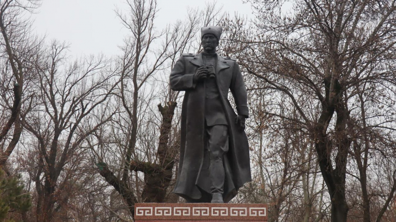 Память легендарного генерала Сабыра Рахимова почтили в Шымкенте